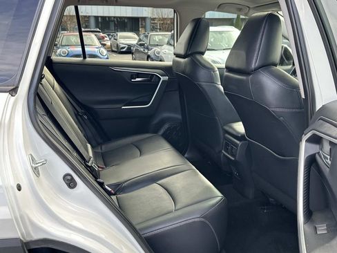 Used 2019 Toyota RAV4 Limited image 27