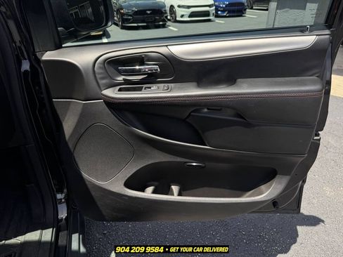 Used 2019 Dodge Grand Caravan GT FWD image 18