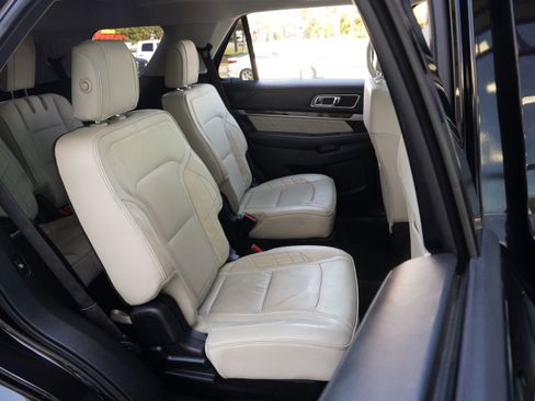 Used 2016 Ford Explorer Platinum image 37