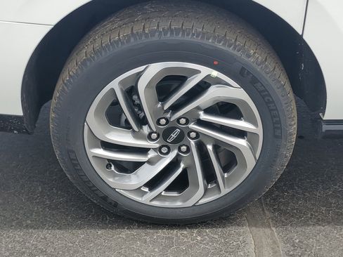 New 2025 Lincoln Navigator L Reserve AWD/4WD image 5
