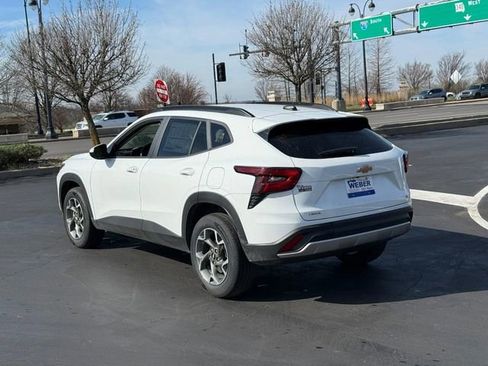 Used 2025 Chevrolet Trax LT w/ Driver Confidence Package image 3