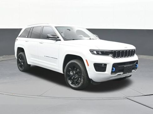 Used 2023 Jeep Grand Cherokee Overland w/ Luxury Tech Group IV AWD/4WD image 19