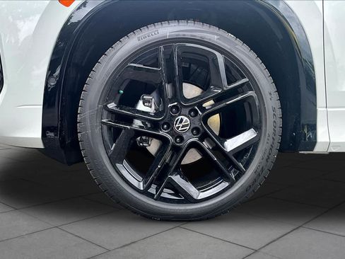 New 2026 Volkswagen Tiguan SE R-Line FWD image 11