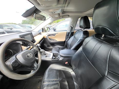 Used 2019 Toyota RAV4 XLE w/ Convenience Package AWD/4WD image 10