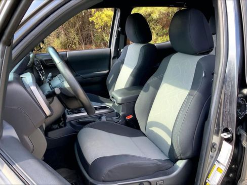 Used 2022 Toyota Tacoma TRD Off-Road w/ Technology Package image 7