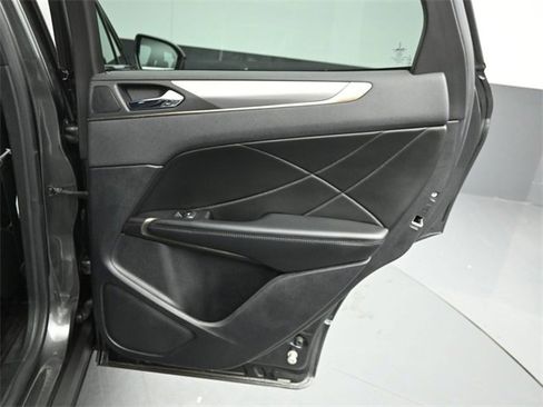 Certified 2019 Lincoln MKC Select w/ Select Plus Package image 27