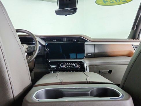 Used 2024 GMC Sierra 1500 Denali w/ Technology Package AWD/4WD image 24