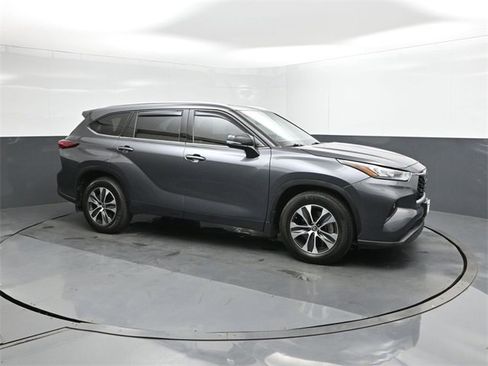 Used 2020 Toyota Highlander XLE image 15