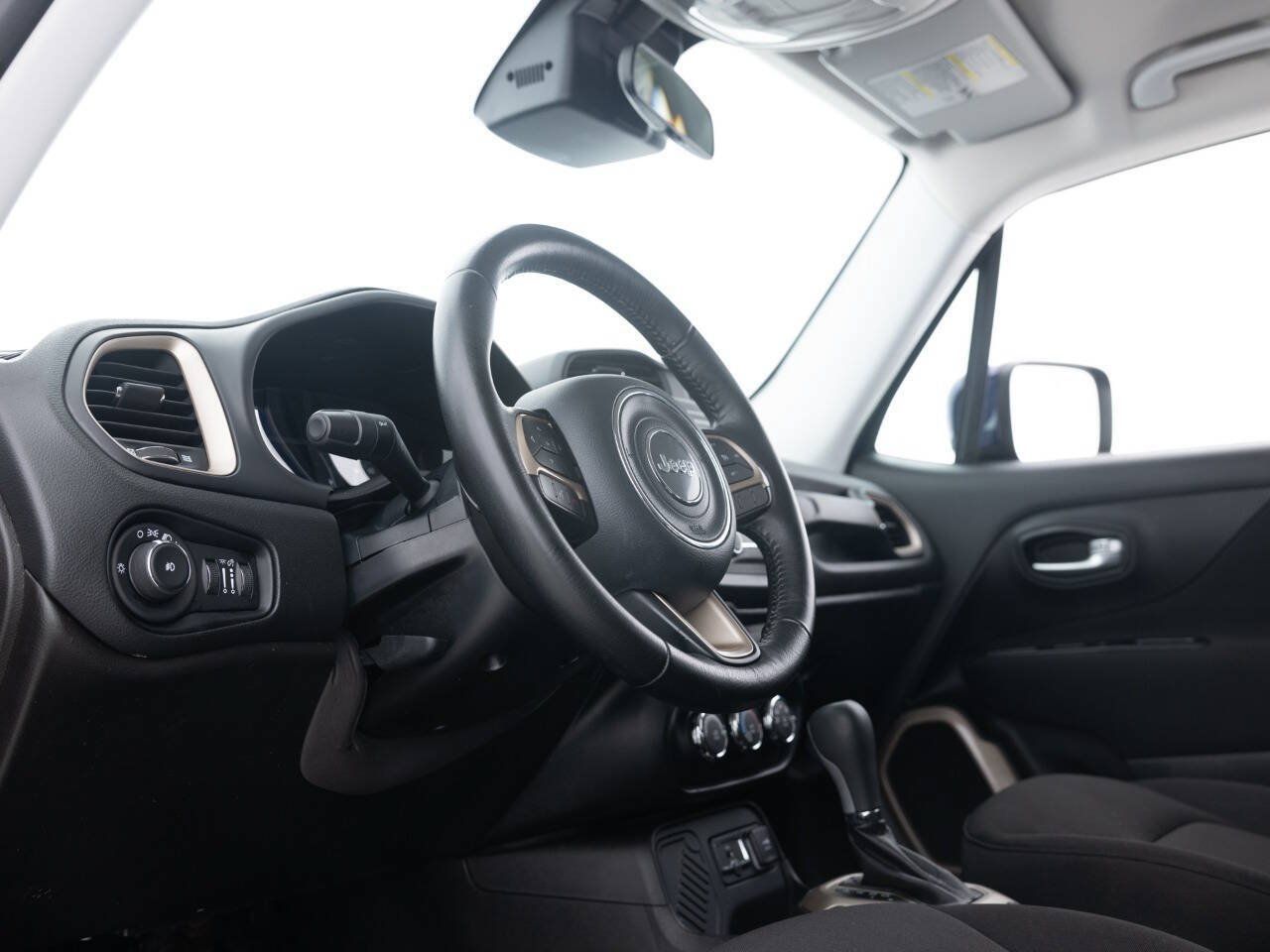 Used 2016 Jeep Renegade Latitude FWD image 28