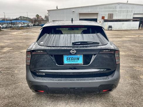 Used 2025 Nissan Kicks SV image 31