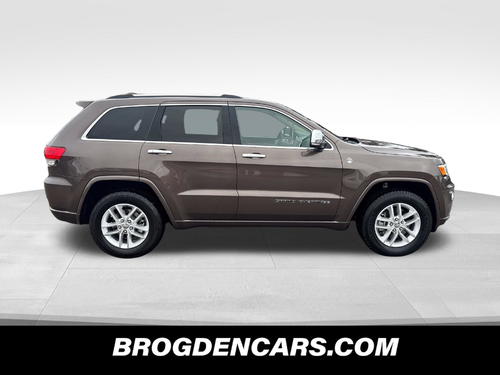 Used 2017 Jeep Grand Cherokee Overland AWD/4WD image 2