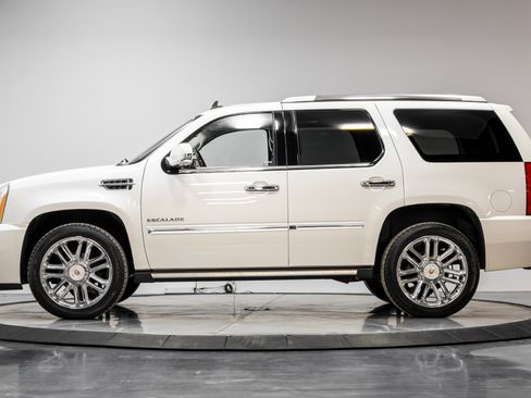 Used 2014 Cadillac Escalade Platinum image 41