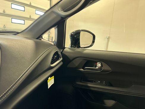 New 2027 Chrysler Pacifica Select FWD image 27