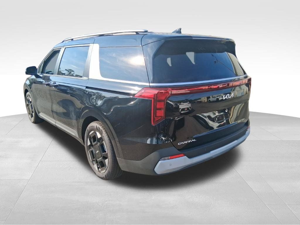 Used 2026 Kia Carnival EX FWD image 7