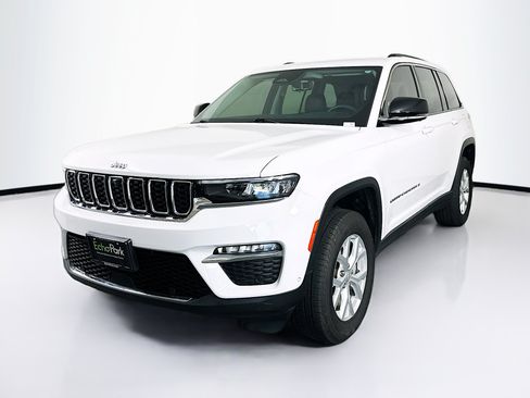 Used 2023 Jeep Grand Cherokee Limited w/ Luxury Tech Group II RWD image 3