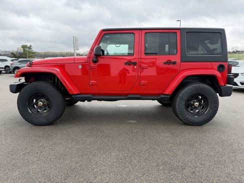 Used 2018 Jeep Wrangler Unlimited Sahara w/ Connectivity Group AWD/4WD image 9