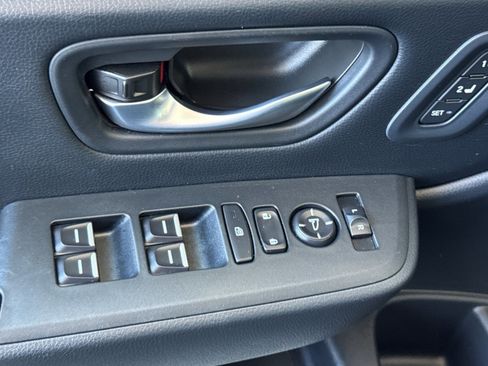 Used 2025 Honda Pilot Touring image 13