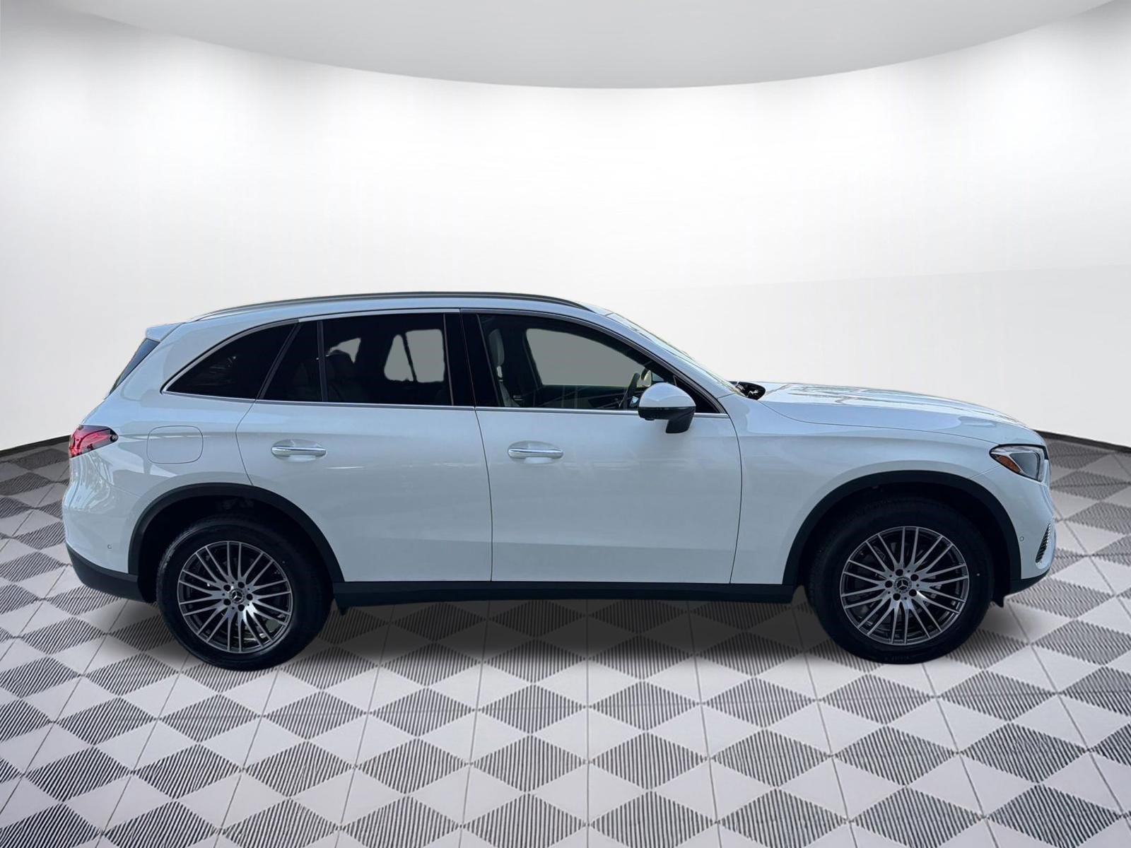 Used 2026 Mercedes-Benz GLC 300 4MATIC image 8