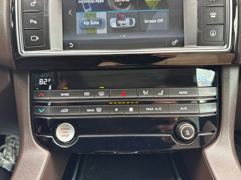 Used 2017 Jaguar F-PACE Prestige image 53