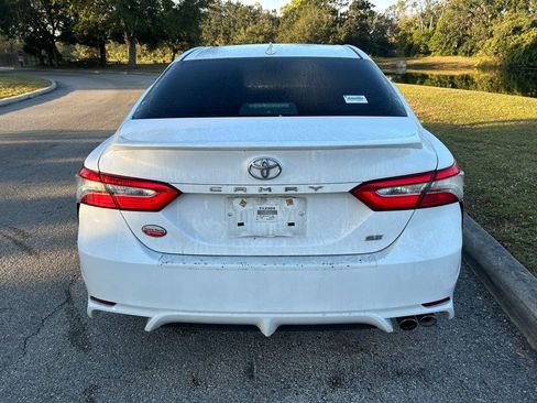 Used 2019 Toyota Camry SE image 4