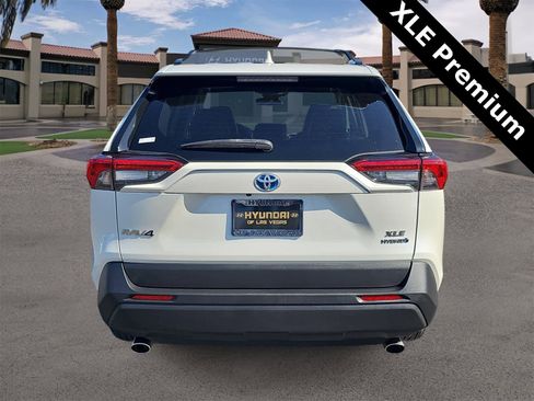 Used 2022 Toyota RAV4 XLE Premium image 7