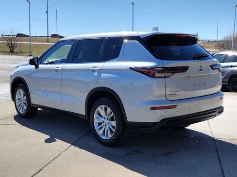 New 2026 Mitsubishi Outlander ES AWD/4WD image 18