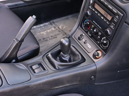 Used 2002 MAZDA MX-5 Miata RWD image 27
