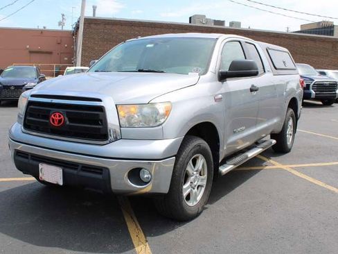 Used 2012 Toyota Tundra 4x4 Double Cab w/ SR5 Pkg image 2
