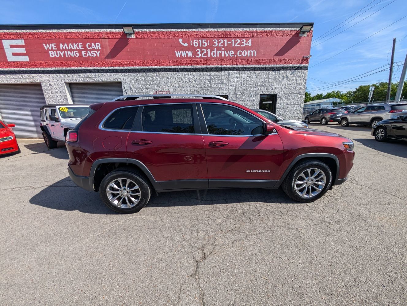 Used 2019 Jeep Cherokee Latitude Plus w/ Comfort/Convenience Group FWD image 5
