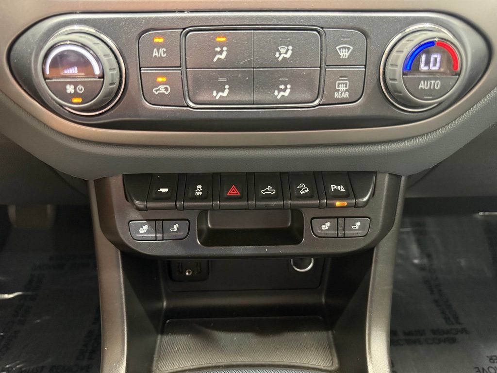 Used 2022 Chevrolet Colorado Z71 AWD/4WD image 37