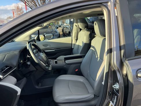 Used 2022 Toyota Sienna XLE image 13