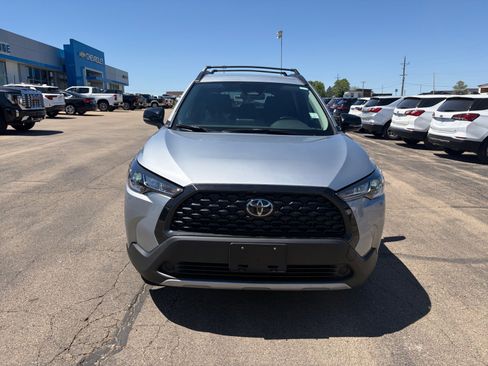 Used 2025 Toyota Corolla Cross LE FWD image 18
