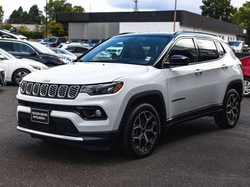 Used 2025 Jeep Compass Limited AWD/4WD image 4