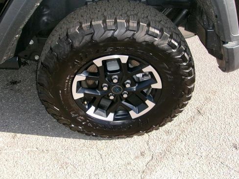 Used 2025 Jeep Wrangler Unlimited Rubicon 4xe w/ Safety Group AWD/4WD image 8