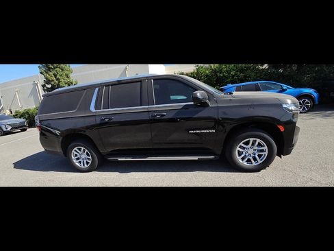 Used 2024 Chevrolet Suburban LT RWD image 20