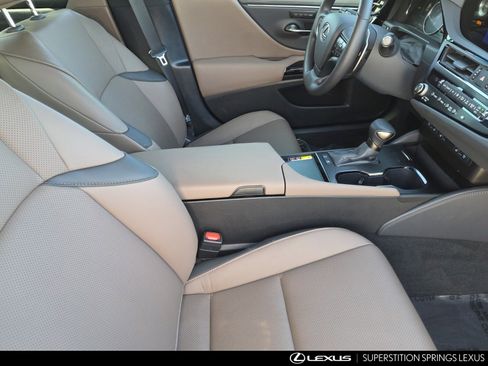 Certified 2025 Lexus ES 300h w/ Premium Package image 32