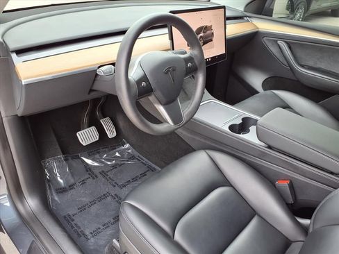 Used 2023 Tesla Model Y Long Range AWD/4WD image 18