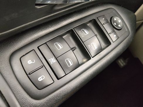 Used 2019 Dodge Grand Caravan SXT FWD image 27