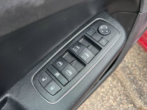 Used 2014 Chrysler 300 S w/ Luxury Group image 19