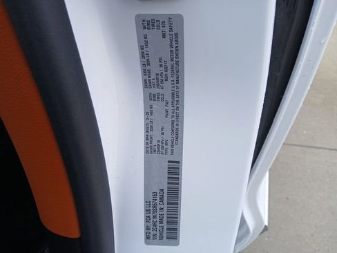 Used 2025 Chrysler Pacifica Pinnacle FWD image 43