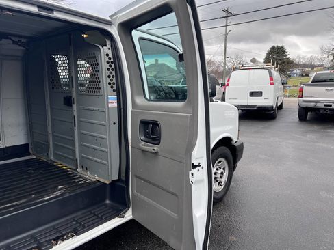 Used 2017 GMC Savana 2500 w/ Door Trim Panel Package image 20
