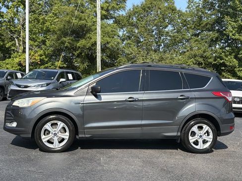 Used 2016 Ford Escape SE w/ Equipment Group 201A FWD image 2