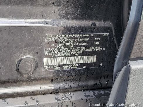 Used 2022 Toyota RAV4 XLE FWD image 16