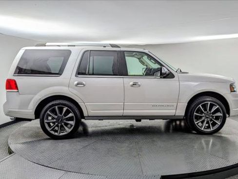 Used 2017 Lincoln Navigator Reserve image 8
