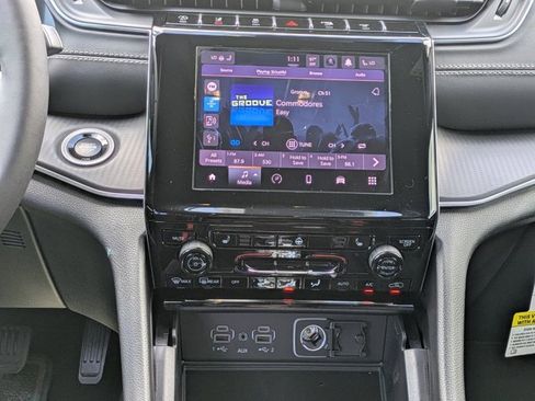 New 2025 Jeep Grand Cherokee Altitude image 15