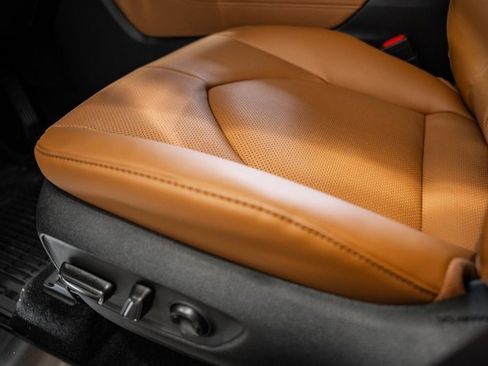 New 2026 Toyota Highlander Platinum image 38