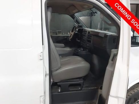 Used 2017 Chevrolet Express 3500 Extended RWD image 5