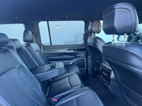 Used 2024 Jeep Wagoneer Series II w/ Flexible Seating Group AWD/4WD image 19