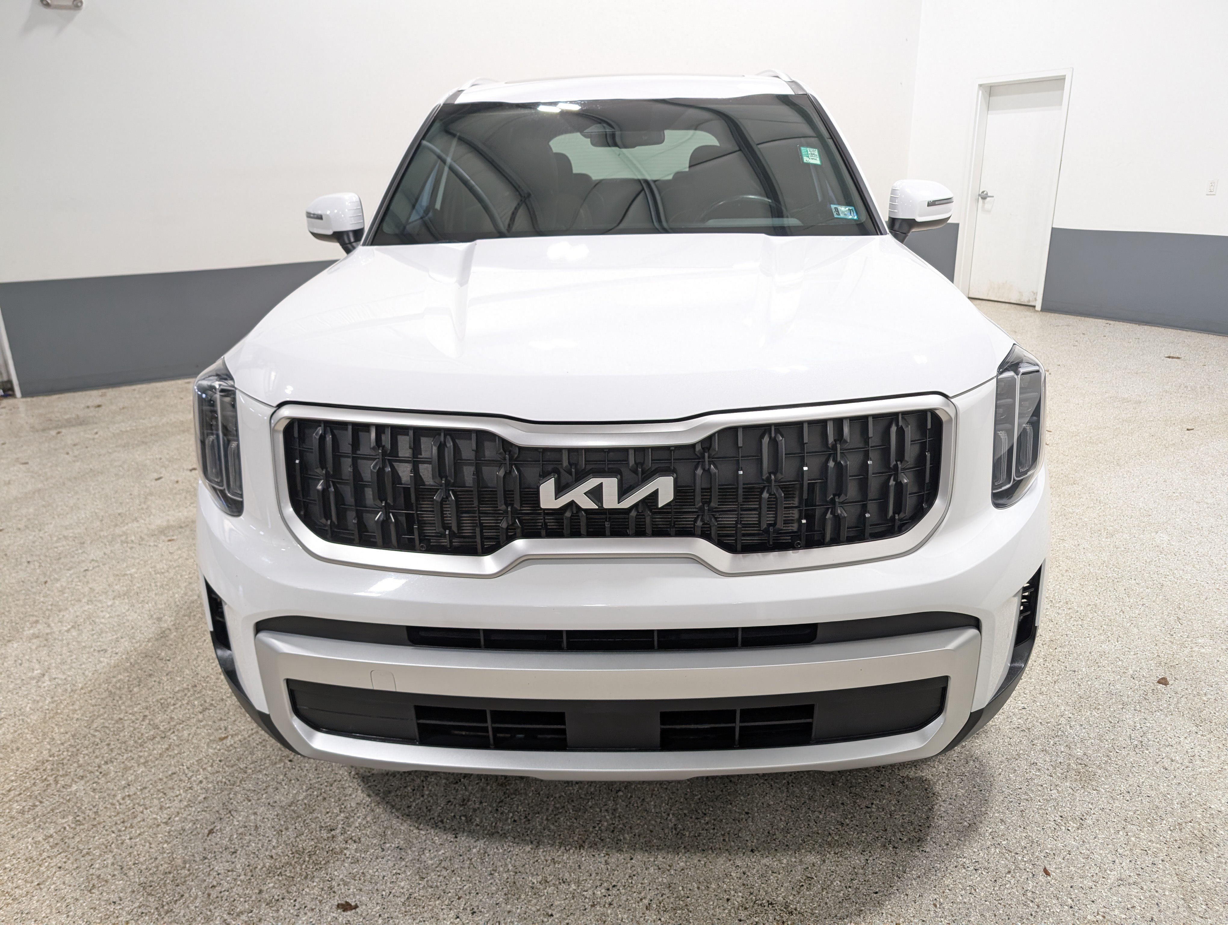 Used 2024 Kia Telluride EX w/ EX Captain's Chair Package AWD/4WD image 8