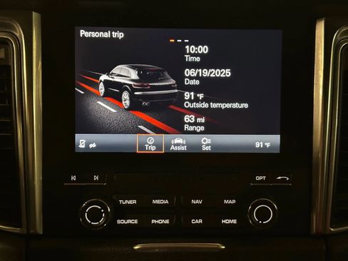 Used 2018 Porsche Macan image 40